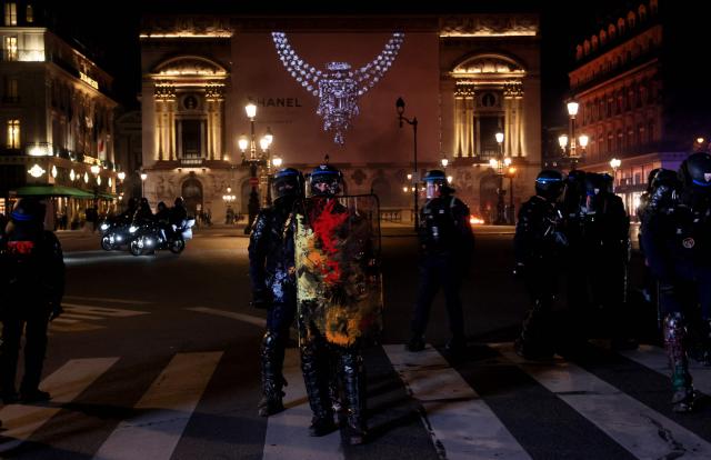 French riot Police officers stand guard as they operate in front of the Opera de Paris, in Paris on October 17, 2026 as part of a nationwide call for mobilisation bringing together various groups expressing their anger: former "Yellow Vest", secondary school and university students, climate activists and even farmers. After weeks of student protests, France faces broader, nationwide demonstrations on October 17, 2026 over the cost of living, setting up a potentially fraught six months heading into a presidential election. A police source told AFP that authorities estimated nearly 200,000 people could take part, with 40,000 in Paris. (Photo by Kiran RIDLEY / AFP)