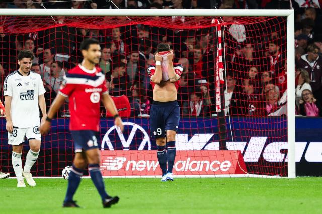 Lille's French forward #09 Olivier Giroud reacts after missing a goal opportunity during the French L1 football match between Lille LOSC and Stade Brestois 29 (Brest) at the Stade Pierre-Mauroy in Villeneuve-d'Ascq, northern France, on October 17, 2026. (Photo by Sameer AL-DOUMY / AFP)