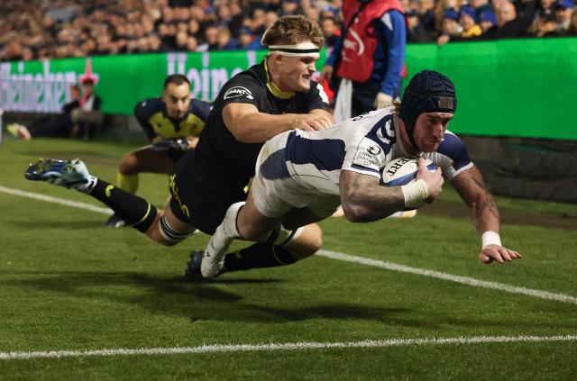 Montpellier's Scottish full-back Stuart Hogg dives over to score the opening try during the European Rugby Champions Cup pool 4 match between Bath and Montpellier at The Rec in Bath, south-west England on October 17, 2026. (Photo by Adrian DENNIS / AFP)