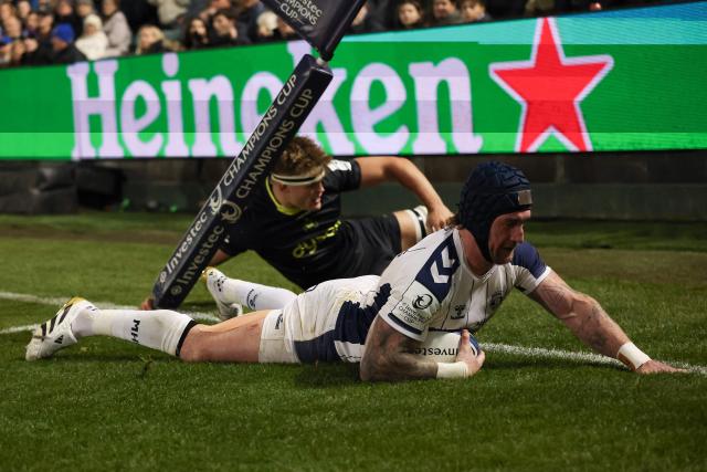 Montpellier's Scottish full-back Stuart Hogg dives over the line to score the opening try during the European Rugby Champions Cup pool 4 match between Bath and Montpellier at The Rec in Bath, south-west England on October 17, 2026. (Photo by Adrian DENNIS / AFP)