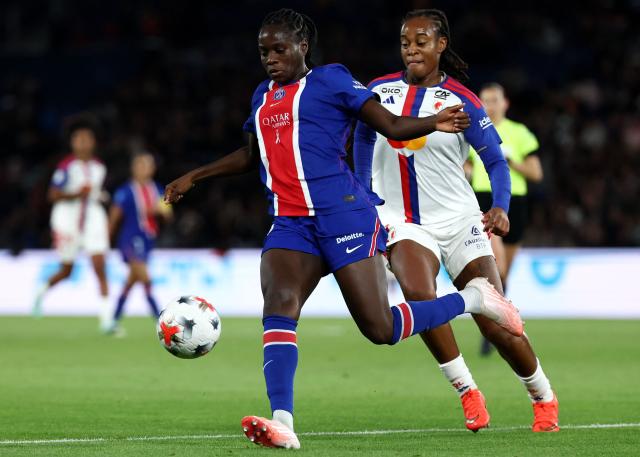 PSG's defender #29 Griedge Mbock fights for the ball with Lyon's French forward #09 Marie-Antoinette Katoto during the French Women L1 football match between Paris Saint-Germain (PSG) and OL Lyonnes (OL) at the Parc des Princes stadium in Paris on October 17, 2026. (Photo by FRANCK FIFE / AFP)