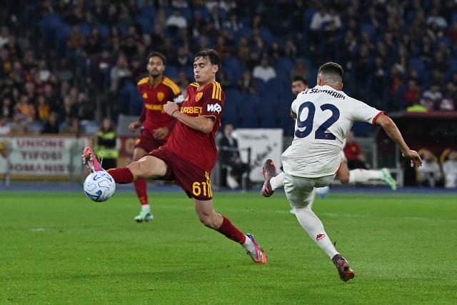 Genoa's Italian midfielder #92 El Shaarawy (R) shoots the ball during the Italian Serie A football match between AS Roma and Genoa at the Olympic Stadium in Rome on October 17, 2026. (Photo by Andreas SOLARO / AFP)