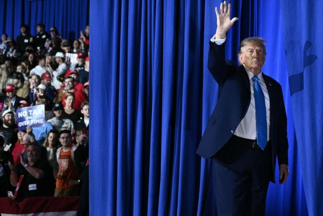 US President Donald Trump waves after speaking at a midterm campaign rally at Truist Arena in Highland Heights, Kentucky, on October 17, 2026. (Photo by Brendan SMIALOWSKI / AFP)