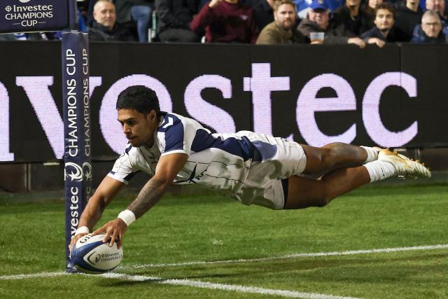 Montpellier's French wing Donovan Taofifenua scores a try during the European Rugby Champions Cup pool 4 match between Bath and Montpellier at The Rec in Bath, south-west England on October 17, 2026. (Photo by Adrian DENNIS / AFP)