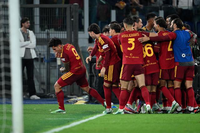 AS Roma's Argentine forward #09 Santiago Castro (L) celebrates with teammates after scoring a goal during the Italian Serie A football match between AS Roma and Genoa at the Olympic Stadium in Rome on October 17, 2026. (Photo by Andreas SOLARO / AFP)