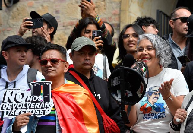 EDITORS NOTE: Graphic content / Leftist political leader Maria Jose Pizarro (R), daugther of late leftist leader Carlos Pizarro, who was assassinated in 1990, speaks to demonstrators during a protest in front of National Museum against a government order to remove works alluding to LGBTQ rights and the country's peace process in Bogota on October 17, 2026. Colombia's new right-wing government has ordered one of the country's top museums to remove dozens of works alluding to LGBTQ rights and the country's peace process, sparking condemnation from visitors. (Photo by Sebastian BARROS / AFP)