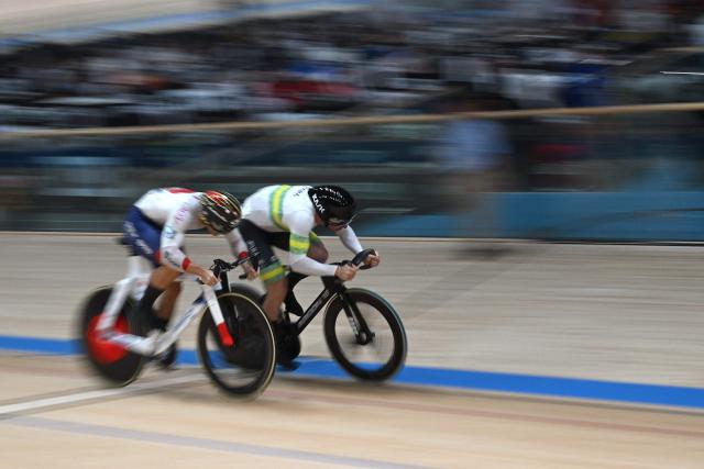 Japan’s Kaiya Ota (L) and Australia’s Leigh Hoffman compete in the men’s sprint semifinal at the 2026 UCI Track World Championships at the Shanghai Velodrome in Shanghai on October 18, 2026. (Photo by JADE GAO / AFP)