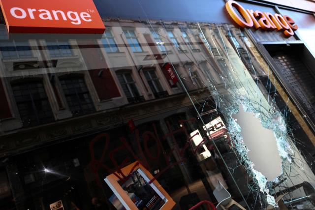 A photograph taken on October 18, 2026 shows
the frontage window of the broken window of an "Orange" telecom shop in Lille, northern France, a day after nationwide protests against the "high cost of living".. France's Prime Minister Sebastien Lecornu said 1,200 people were arrested in protests across the country on October 17, and 150 police were hurt as clashes between police and protesters, massive looting and multiple blazes gripped France as nationwide marches against soaring inflation degenerated into street violence of "extreme intensity". (Photo by Sameer Al-Doumy / AFP)