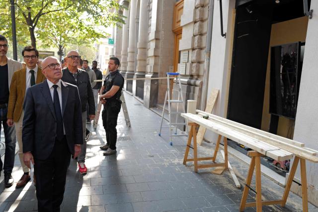 Mayor of Nice Eric Ciotti looks at a damaged shop in Jean-Medecin avenue in Nice, southeastern France on October 18, 2026, after a nationwide protests against the "high cost of living". France was reeling on October 18, 2026 from widespread damage caused in violent protests the day before that saw 1,800 people arrested, a historic town hall torched and widespread looting. (Photo by Valery HACHE / AFP)