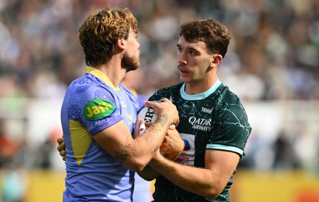 Leicester's English wing Ollie Hassell-Collins (L) fights for the ball with Pau's French centre Fabien Brau-Boirie during the Pool Round 1 European Rugby Champions Cup rugby union match between Section Paloise and Leicester Tigers at Stade du Hameau in Pau, south-western France on October 18, 2026. (Photo by Gaizka IROZ / AFP)