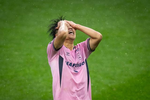 Le Havre's Japanese forward #30 Sota Nakamura reacts after missing an opporunity to score during the French L1 football match between Le Havre AC and AJ Auxerre at the Stade Oceane in Le Havre, northwestern France, on October 18, 2026. (Photo by Guillaume SALIGOT / AFP)