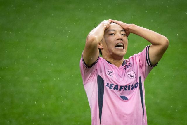 Le Havre's Japanese forward #30 Sota Nakamura reacts after missing an opporunity to score during the French L1 football match between Le Havre AC and AJ Auxerre at the Stade Oceane in Le Havre, northwestern France, on October 18, 2026. (Photo by Guillaume SALIGOT / AFP)