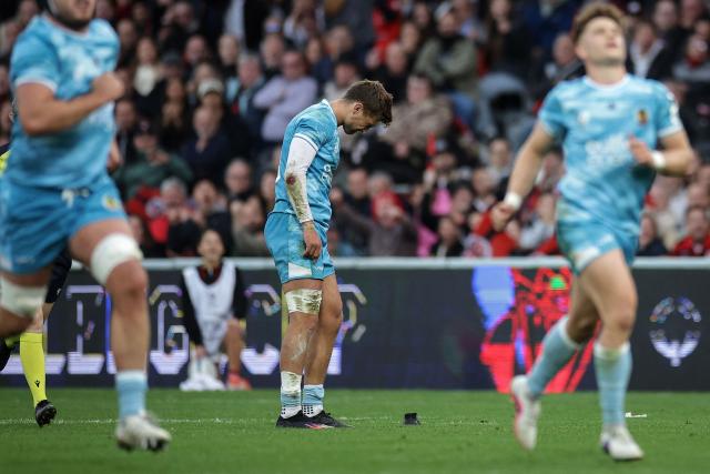Exeter Chiefs' English centre Henry Slade (C) reacts after missing a penalty during the Pool 2 Round 1 European Champions Cup rugby union match between Stade Toulousian (Toulouse) (FRA) and Exeter Chiefs (ENG) at Stadium de Toulouse in Toulouse, south-western France on October 18, 2026. (Photo by Valentine CHAPUIS / AFP)