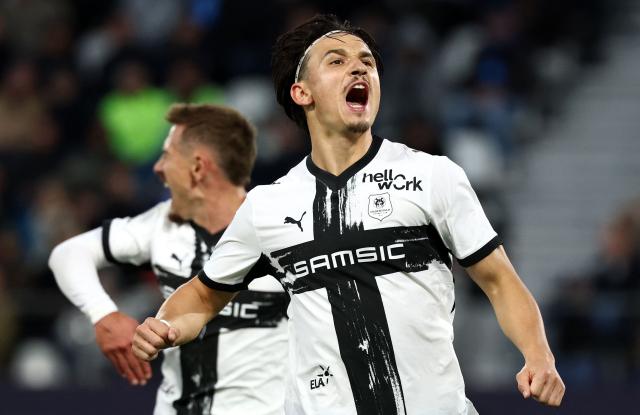 Rennes' French forward #09 Esteban Lepaul celebrates scoring his team's second goal from the penalty spot during the French L1 football match between Paris FC and Stade Rennais FC at Jean-Bouin Stadium in Paris on October 18, 2026. (Photo by FRANCK FIFE / AFP)