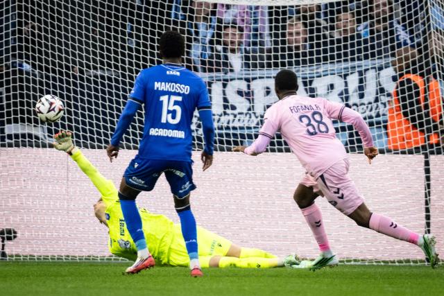 Le Havre's French forward #38 Rayan Fofana scores his team's first goal during the French L1 football match between Le Havre AC and AJ Auxerre at the Stade Oceane in Le Havre, north-western France on October 18, 2026. (Photo by Guillaume SALIGOT / AFP)