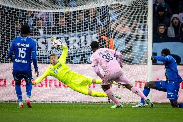 Le Havre's French forward #38 Rayan Fofana scores his team's first goal during the French L1 football match between Le Havre AC and AJ Auxerre at the Stade Oceane in Le Havre, north-western France on October 18, 2026. (Photo by Guillaume SALIGOT / AFP)