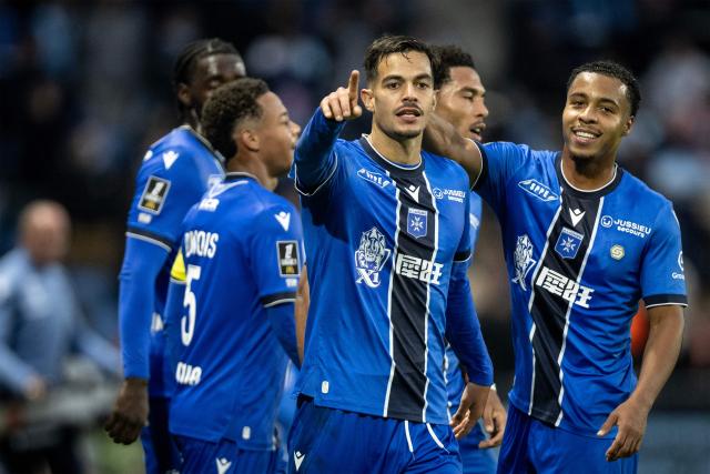 Auxerre's French midfielder #28 Romain Faivre celebrates after scoring his team's third goal during the French L1 football match between Le Havre AC and AJ Auxerre at the Stade Oceane in Le Havre, northwestern France, on October 18, 2026. (Photo by Guillaume SALIGOT / AFP)