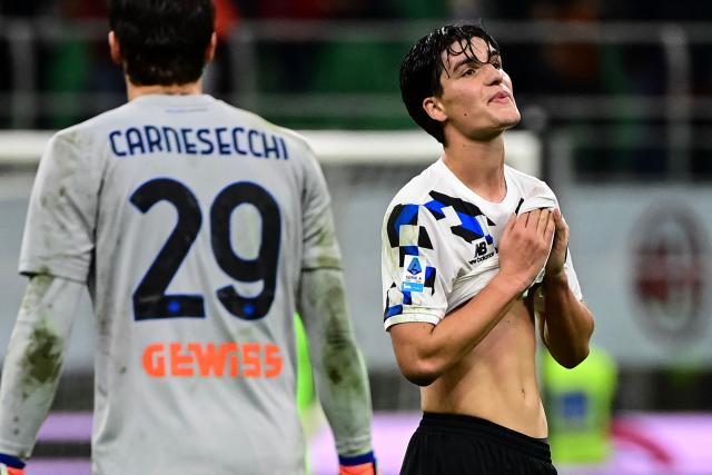 Atalanta's Slovenian defender #40 Relja Obric reacts at the end of the Italian Serie A football match between AC Milan and Atalanta at the San Siro Stadium in Milan on October 18, 2026. (Photo by Piero CRUCIATTI / AFP)