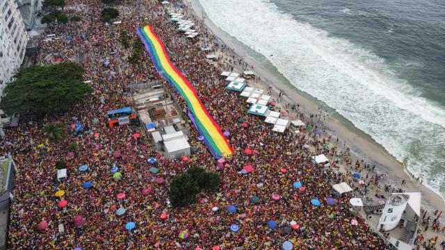 This aerial view shows people attending the "Ato Musical pela Democracia" (Musical Act for Democracy), a concert held in defense of democracy, at Copacabana Beach in Rio de Janeiro, Brazil, on October 18, 2026, one week before the presidential runoff. (Photo by Tercio TEIXEIRA / AFP)