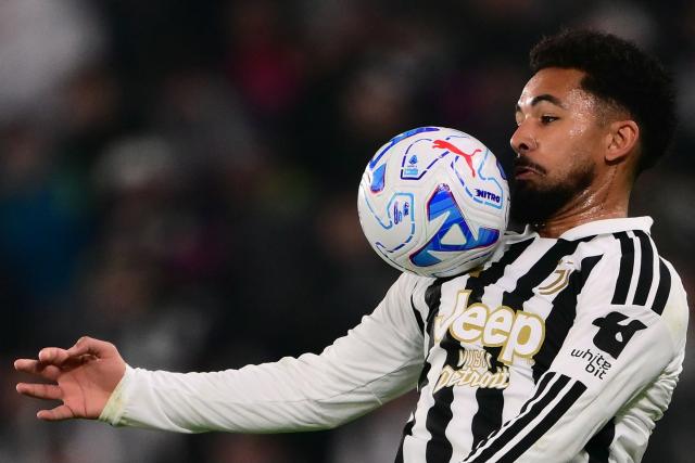 Juventus’ Brazilian midfielder #12 Douglas Luiz controls the ball during the Italian Serie A football match between Juventus and Lazio at the Allianz Stadium, in Turin on October 18, 2026. (Photo by Marco Bertorello / AFP)