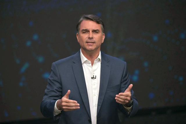 Brazil's right-wing presidential candidate Flavio Bolsonaro speaks during a debate ahead of the presidential election runoff in Sao Paulo, Brazil, on October 18, 2026. (Photo by NELSON ALMEIDA / AFP)