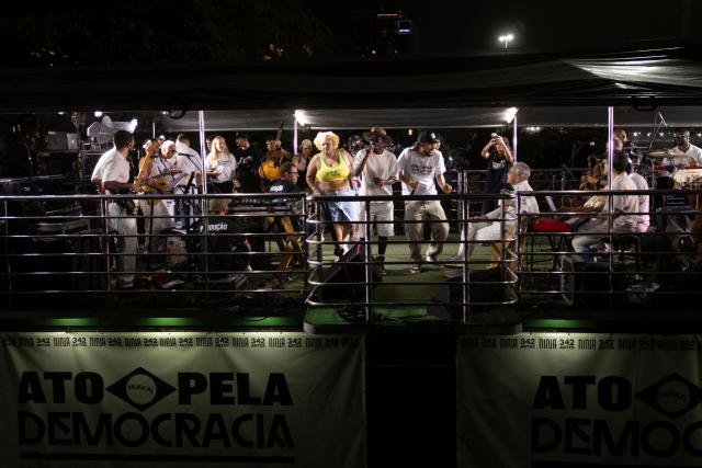 Brazilian singers JotaPe, Gabriel Pensador y Caetano Veloso perform during the "Ato Musical pela Democracia" (Musical Act for Democracy), a concert held in defense of democracy, at Copacabana Beach in Rio de Janeiro, Brazil, on October 18, 2026, one week before the presidential runoff. (Photo by Pablo PORCIUNCULA / AFP)