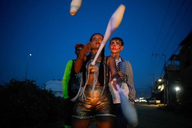 A member of the Manzanoarte foundation practices before his performance during the 6th Social Festival of Performing Arts in Playa Verde, Catia La Mar, La Guaira state, Venezuela, on October 18, 2026. The TET Center for Artistic Creation perform for survivors of two June 24, 2026, devastating earthquakes which killed more than 6,500 people. (Photo by Federico PARRA / AFP)