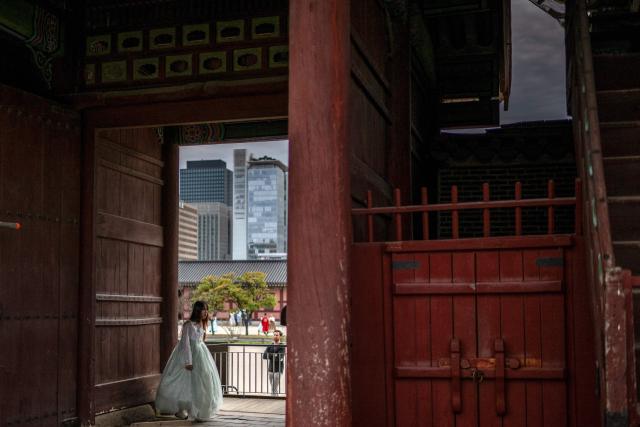 A tourist in traditional Hanbok outfit visits Gyeongbokgung Palace in Seoul on October 19, 2026. (Photo by Philip FONG / AFP)