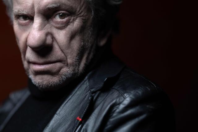 (FILES) French conflict photojournalist Patrick Chauvel poses during a photo session in Paris on October 13, 2026. For 56 years, he has covered almost every war, from Vietnam to Ukraine: French photojournalist Patrick Chauvel has lived "1,000 lives" and risked his own skin, driven by the ambition to bear witness. "So that we never again hear people say, 'We didn't know,'" he explains. At 77, he has not put away his camera; just recently, he returned to Ukraine—his second trip there this year. "I’ll keep going as long as my body holds up, as long as I can run and see," he told AFP, just days before the release on October 21, 2026, of his memoir, "Eclats de guerre" ("Fragments of War"). (Photo by Joel Saget / AFP)