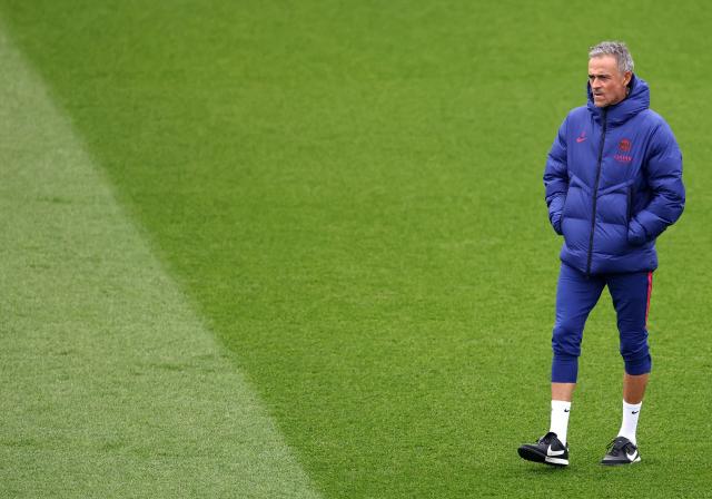 Paris Saint-Germain's Spanish head coach Luis Enrique looks at his players during a training session at the Campus Paris Saint-Germain in Poissy, on October 19, 2026, on the eve of the UEFA Champions League first round day 3 football match against Barcelona. (Photo by FRANCK FIFE / AFP)