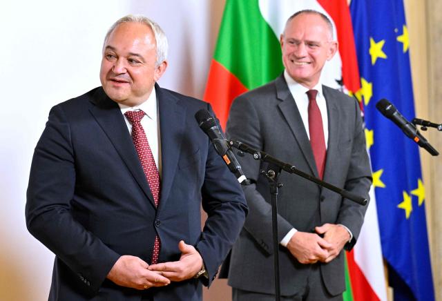 Austria's Interior Minister Gerhard Karner (R) and his Bulgarian counterpart Ivan Demerdzhiev address a joint press conference following talks on October 19, 2026 at the Foreign Office in Vienna, Austria. (Photo by HANS KLAUS TECHT / APA / AFP) / Austria OUT
