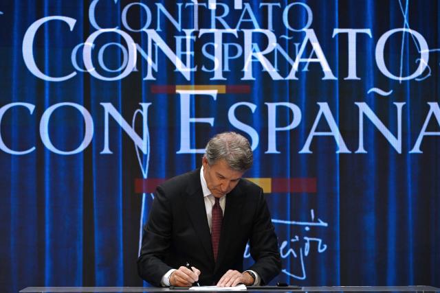 Leader of Partido Popular - PP (People's Party) Alberto Nunez Feijoo signs his 'Contract with Spain' political program ahead of the upcoming general election, in Madrid, on October 19, 2026. (Photo by JAVIER SORIANO / AFP)