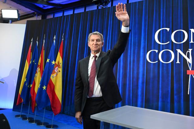 Leader of Partido Popular - PP (People's Party) Alberto Nunez Feijoo waves after presenting his 'Contract with Spain' political program ahead of the upcoming general election, in Madrid, on October 19, 2026. (Photo by JAVIER SORIANO / AFP)