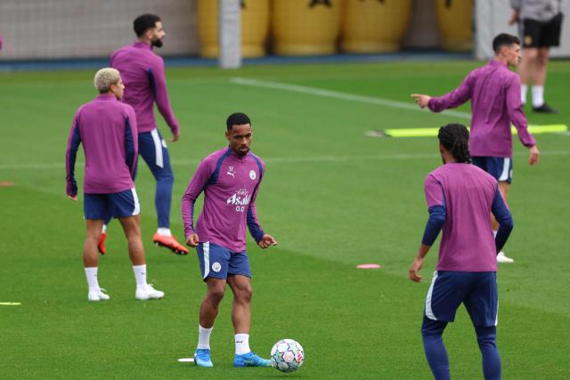 Manchester City's Brazilian midfielder #37 Allan Elias (C) takes part in a team training session at the Etihad Campus training ground in Manchester, north-west England, on October 19, 2026, the eve of their UEFA Champions League, league phase football match against AEK Athens. (Photo by Darren Staples / AFP)