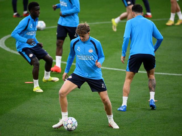 PSV Eindhoven’s player Sven Mijnans attends a training session ahead of their UEFA Champions League first round day 3 football match against FC Porto, at the Dragao Stadium in Porto, on October 19, 2026. (Photo by MIGUEL RIOPA / AFP)