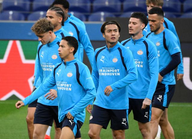 PSV Eindhoven’s players attend a training session ahead of their UEFA Champions League first round day 3 football match against FC Porto, at the Dragao Stadium in Porto, on October 19, 2026. (Photo by MIGUEL RIOPA / AFP)