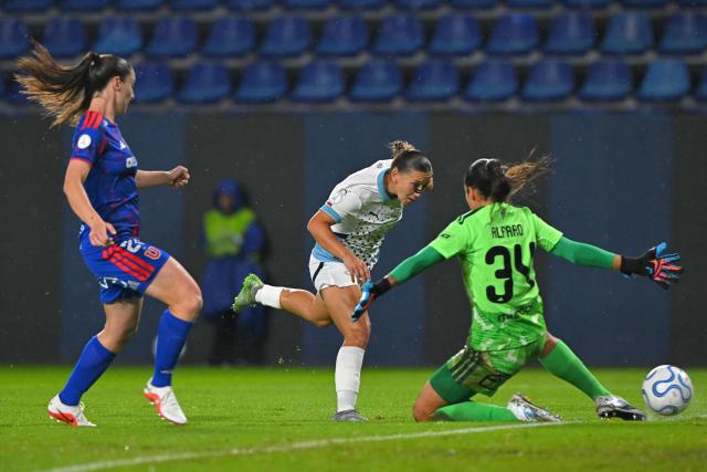 Libertad's forward #18 Maria Tamay scores his team's second goal during the 2026 Women's Copa Libertadores Group D football match between Paraguay's Libertad and Chile's Universidad de Chile at the Banco Guayaquil Stadium in Quito on October 18, 2026. (Photo by Rodrigo BUENDIA / AFP)
