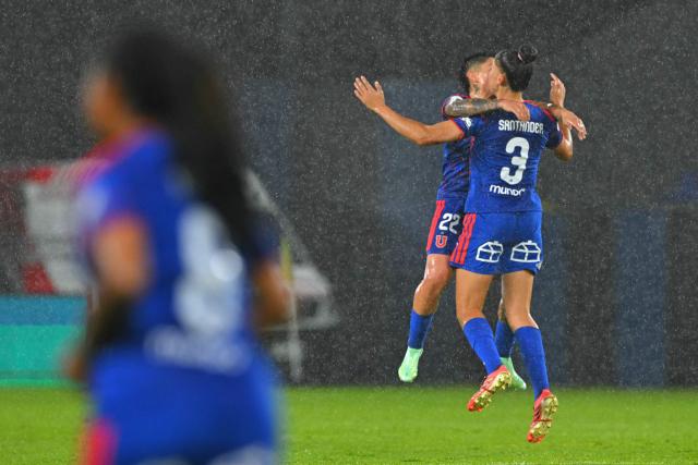 Universidad de Chile's defender #3 Constanza Santander celebrates scoring his team's first goal during the 2026 Women's Copa Libertadores Group D football match between Paraguay's Libertad and Chile's Universidad de Chile at the Banco Guayaquil Stadium in Quito on October 18, 2026. (Photo by Rodrigo BUENDIA / AFP)
