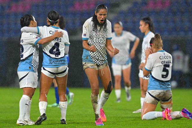 Libertad's players celebrate after losing the 2026 Women's Copa Libertadores Group D football match between Paraguay's Libertad and Chile's Universidad de Chile at the Banco Guayaquil Stadium in Quito on October 18, 2026. (Photo by Rodrigo BUENDIA / AFP)
