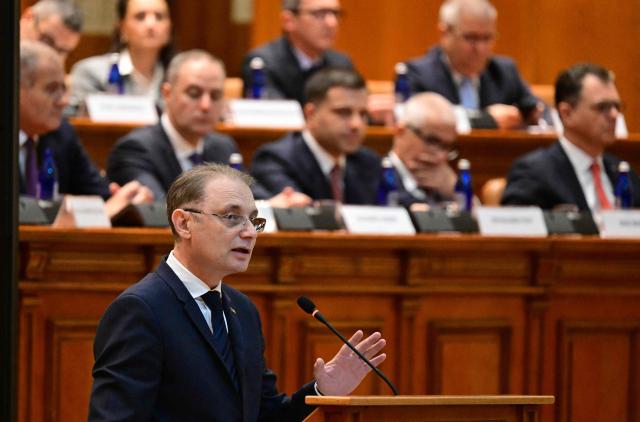 Romania's prime minister-designate Luca Niculescu gives a speech at the Romanian Parliament in Bucharest during a plenary session on October 20, 2026. The 55-year-old diplomat and former ambassador is attempting to form a hybrid administration composed of the centre-left Social Democratic Party (PSD) and independent technocrats. The vote aims to end a damaging five-month political deadlock that has frozen key economic decisions and strained investor confidence in the EU and NATO member state.

Niculescu is the fourth candidate to try and form a government since a pro-European coalition government collapsed in May, sparking uncertainty. (Photo by Daniel MIHALESCU / AFP)