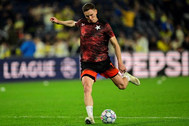 Slavia Prague's Czech midfielder #17 Lukas Provod warms up during the UEFA Champions League first round day 3 football match between Fenerbahce and Slavia Prague at the Fenerbahce Sukru Saracoglu Spor Kompleksi stadium in Istanbul on October 20, 2026. (Photo by YASIN AKGUL / AFP)