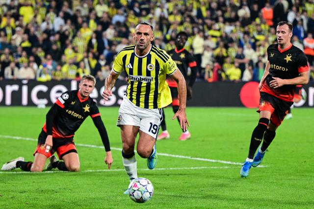 Fenerbahce's Kosovo forward #19 Vedat Muriqi controls the ball during the UEFA Champions League first round day 3 football match between Fenerbahce and Slavia Prague at the Fenerbahce Sukru Saracoglu Spor Kompleksi stadium in Istanbul on October 20, 2026. (Photo by YASIN AKGUL / AFP)