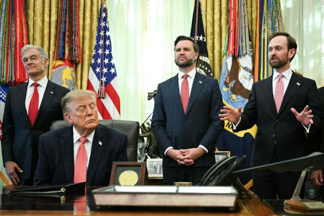 Andrew Ferguson (R), Chair of the Federal Trade Commission (FTC) speaks during an annoucement on fraud by US President Donald Trump in the Oval Office of the White House in Washington, DC, on October 20, 2026. Also pictured, Medicare and Medicaid Administrator Mehmet Oz (L) and US Vice President JD Vance (2R) (Photo by Jim WATSON / AFP)