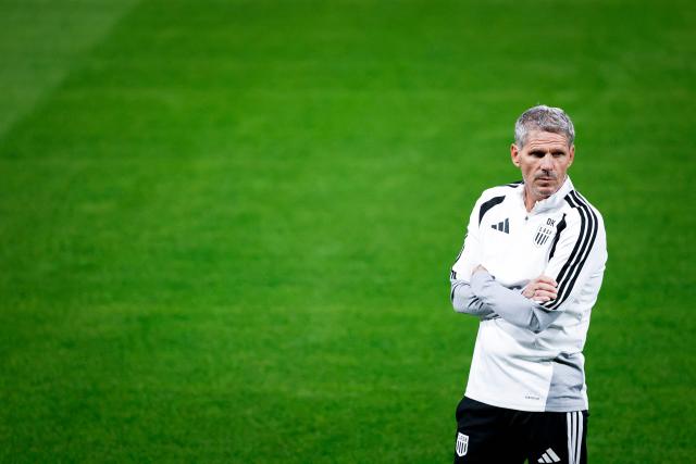 Linzer ASK's Austrian coach Dietmar Kuhbauer leads a training session at Alvalade stadium on the eve of the UEFA Champions League first round day 3 football match between Sporting CP and Linzer ASK, in Lisbon on October 20, 2026. (Photo by FILIPE AMORIM / AFP)
