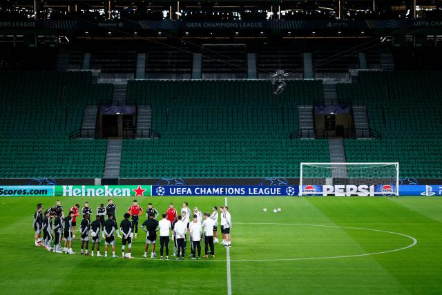 Linzer ASK's players attend a training session at Alvalade stadium on the eve of the UEFA Champions League first round day 3 football match between Sporting CP and Linzer ASK, in Lisbon on October 20, 2026. (Photo by FILIPE AMORIM / AFP)