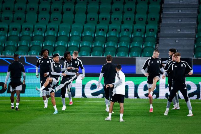 Linzer ASK's players attend a training session at Alvalade stadium on the eve of the UEFA Champions League first round day 3 football match between Sporting CP and Linzer ASK, in Lisbon on October 20, 2026. (Photo by FILIPE AMORIM / AFP)