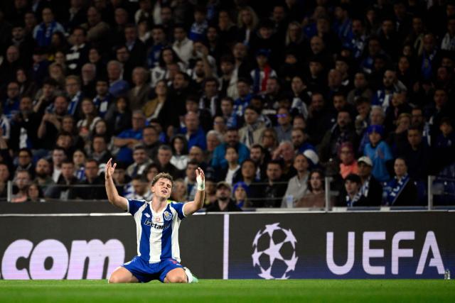 FC Porto's Polish forward #77 Oskar Pietuszewski reacts to missing a goal opportunity during the UEFA Champions League first round day 3 football match between FC Porto and PSV Eindhoven at Dragao stadium in Porto, on October 20, 2026 (Photo by Miguel RIOPA / AFP)