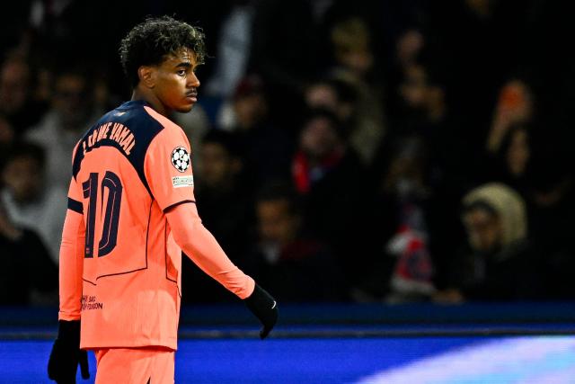 Barcelona's Spanish forward #10 Lamine Yamal looks on during the UEFA Champions League first round day 3 football match between Paris Saint-Germain (PSG) and FC Barcelona at the Parc de Princes stadium in Paris on October 20, 2026. (Photo by JULIEN DE ROSA / AFP)