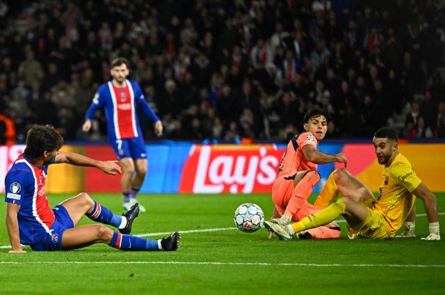 PSG's Spanish forward #09 Ferran Torres (L) attempts to score past Barcelona's Spanish goalkeeper #01 Joan Garcia (R) during the UEFA Champions League first round day 3 football match between Paris Saint-Germain (PSG) and FC Barcelona at the Parc de Princes stadium in Paris on October 20, 2026. (Photo by JULIEN DE ROSA / AFP)