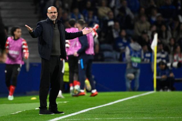 PSV Eindhoven's Dutch coach Peter Bosz reacts during the UEFA Champions League first round day 3 football match between FC Porto and PSV Eindhoven at Dragao stadium in Porto, on October 20, 2026 (Photo by Miguel RIOPA / AFP)